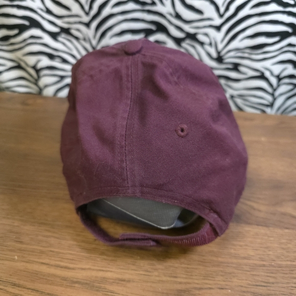 X AUC - 0122 - Thrifted Adjustable Burgundy Texas A&M Aggies Hat - GWOSLOO.22 - Picture 3 of 10